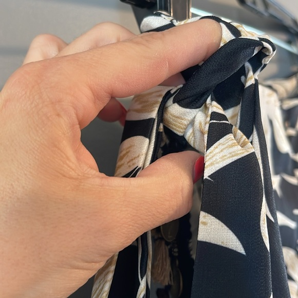 Commense Black and Cream Floral Swim Sarong - Picture 11 of 11